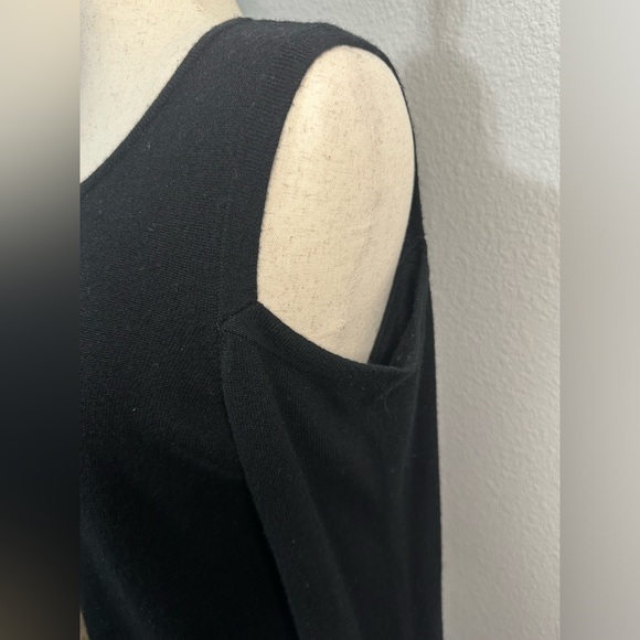 VINTAGE Donna Karan 100% Cashmere ‘cold shoulder’ sweater. Size XL. EUC. - Picture 4 of 8